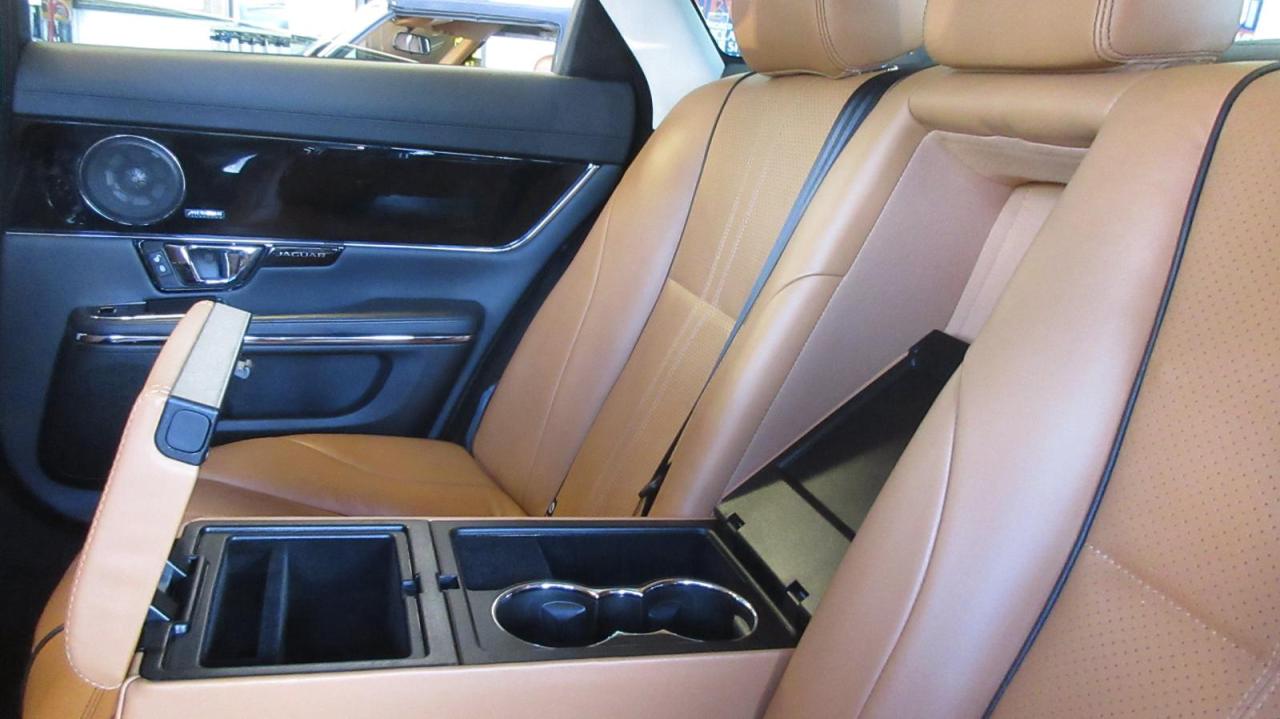 2017 Jaguar XJ 4dr Sdn R-Sport AWD - Photo #14