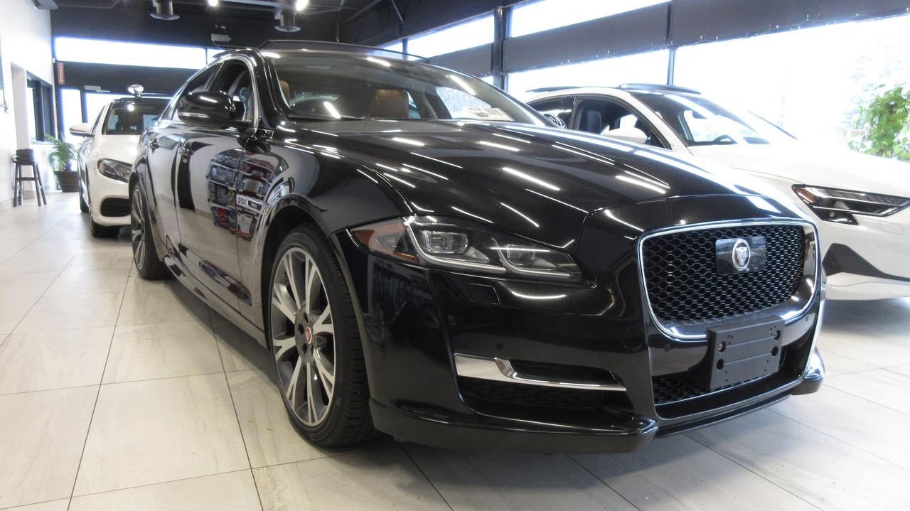 2017 Jaguar XJR 4dr Sdn R-Sport AWD Photo