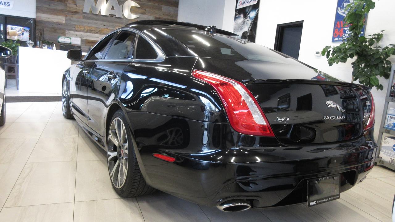 2017 Jaguar XJR 4dr Sdn R-Sport AWD Photo