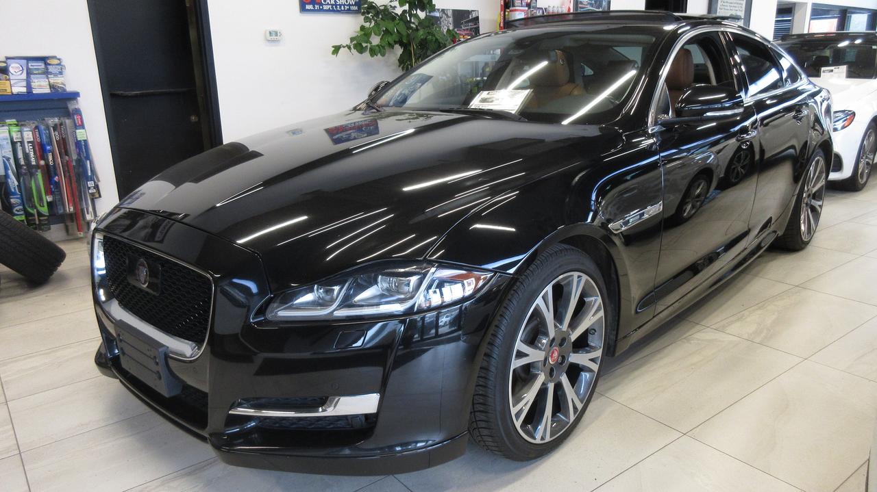 2017 Jaguar XJR 4dr Sdn R-Sport AWD Photo