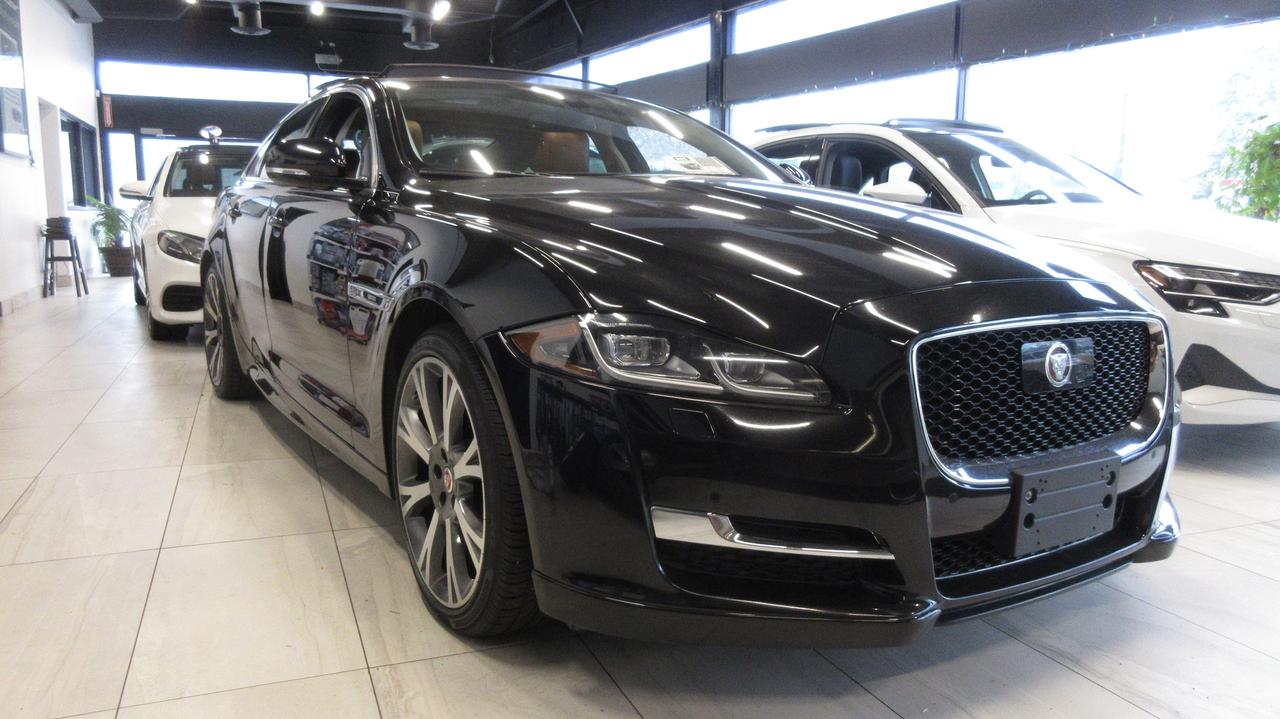2017 Jaguar XJR 4dr Sdn R-Sport AWD Photo