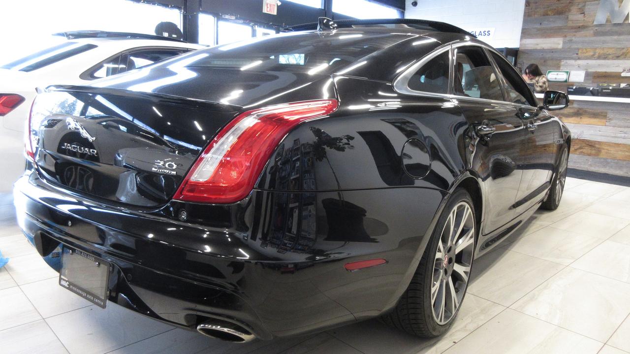 2017 Jaguar XJR 4dr Sdn R-Sport AWD Photo4