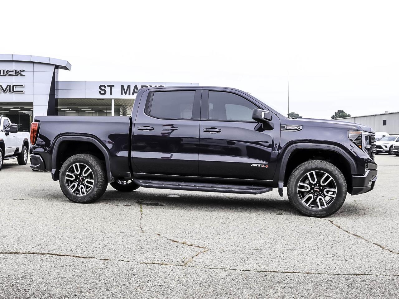 2023 GMC Sierra 1500 AT4 Photo2