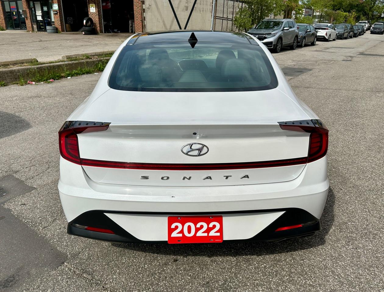 2022 Hyundai Sonata SPORT | MOONROOF | BLUETOOTH | NO ACCIDENTS Photo4