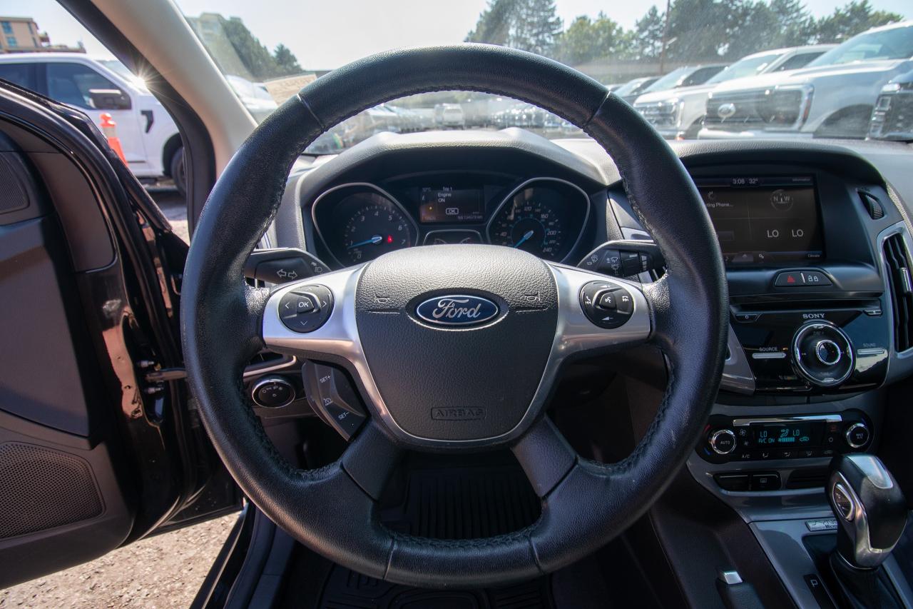 2014 Ford Focus Titanium Photo5