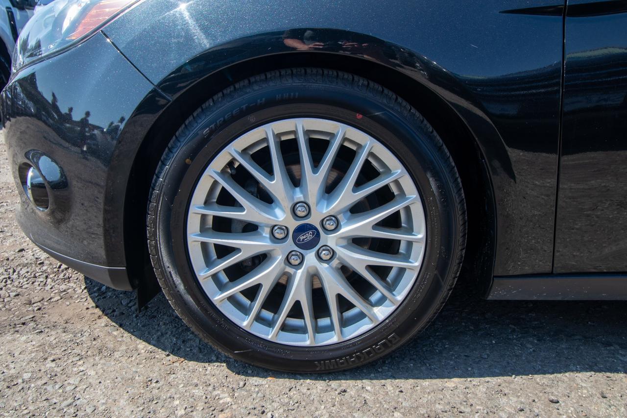 2014 Ford Focus Titanium Photo5