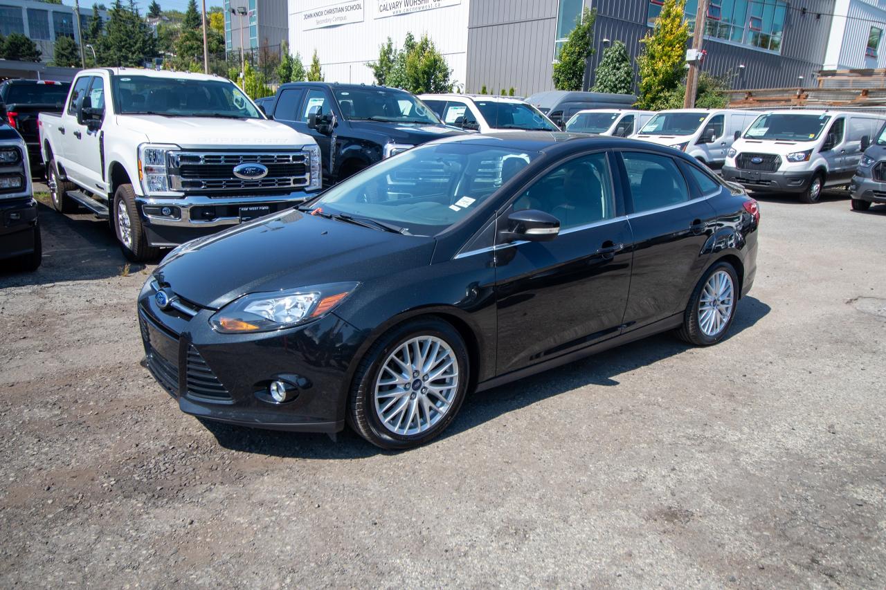 2014 Ford Focus Titanium Photo1