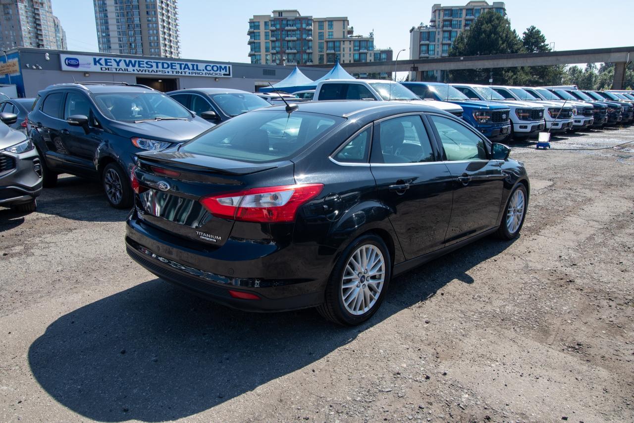 2014 Ford Focus Titanium Photo4