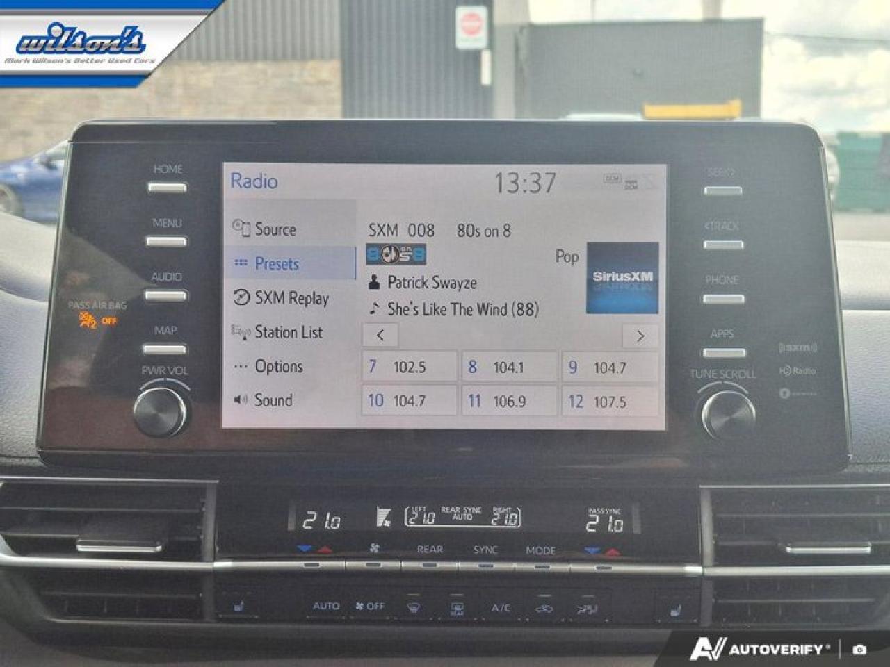 2023 Toyota Sienna XLE Hybrid | Leather | Sunroof | Adaptive Cruise | Heated Seats | Power Sliding Doors & More ! Photo