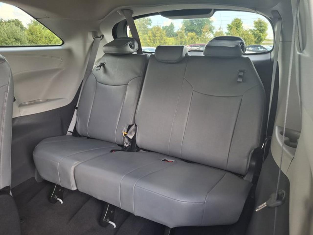 2023 Toyota Sienna XLE Hybrid | Leather | Sunroof | Adaptive Cruise | Heated Seats | Power Sliding Doors & More ! Photo