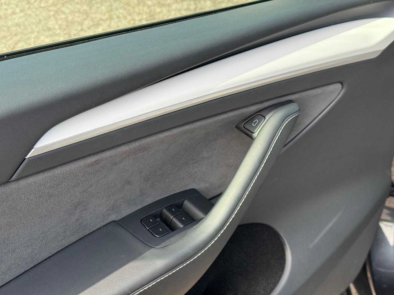 2025 Tesla Model Y Performance **ONE OWNER**CLEAN CARFAX** - Photo #20