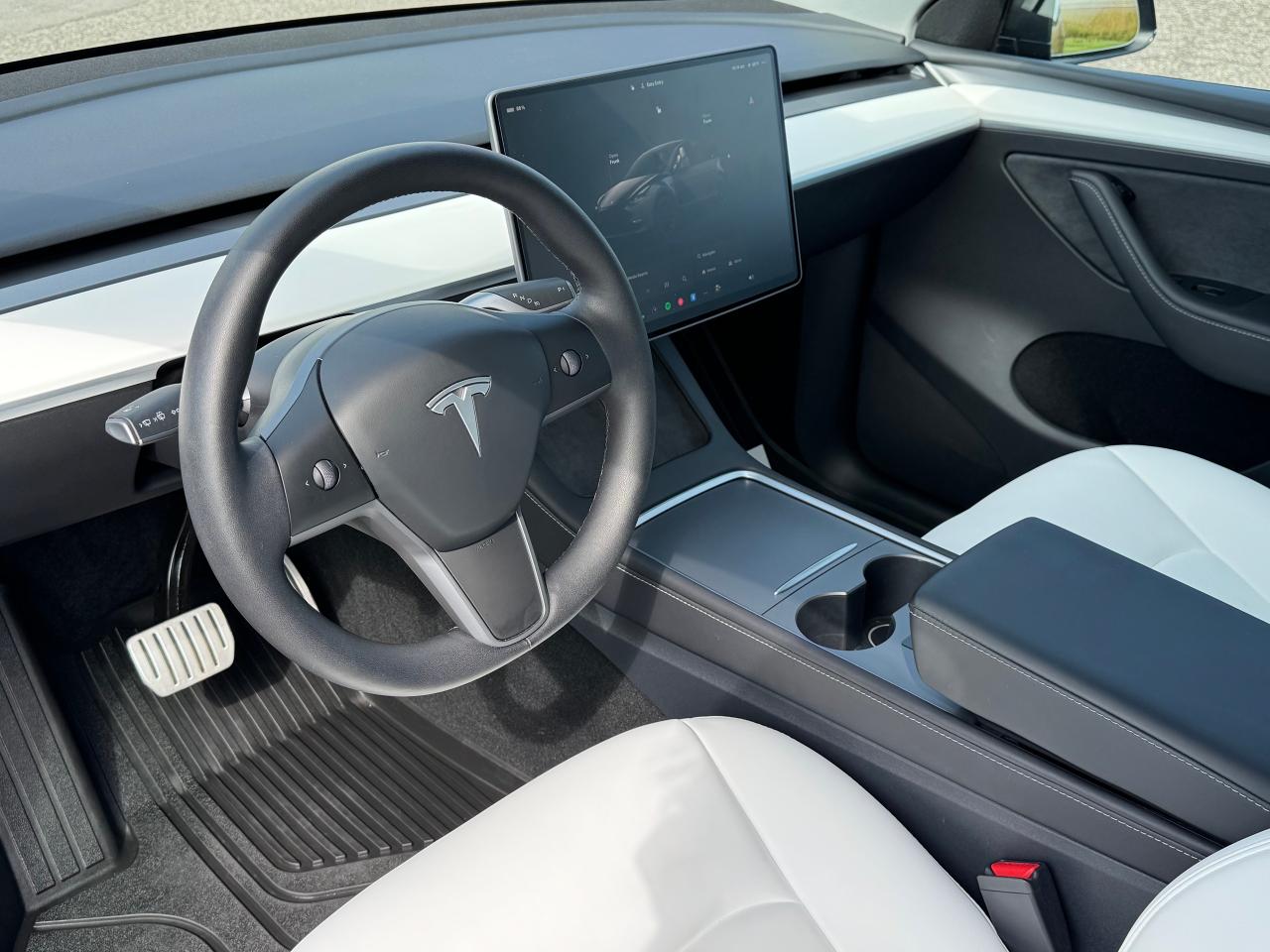2025 Tesla Model Y Performance **ONE OWNER**CLEAN CARFAX** - Photo #17