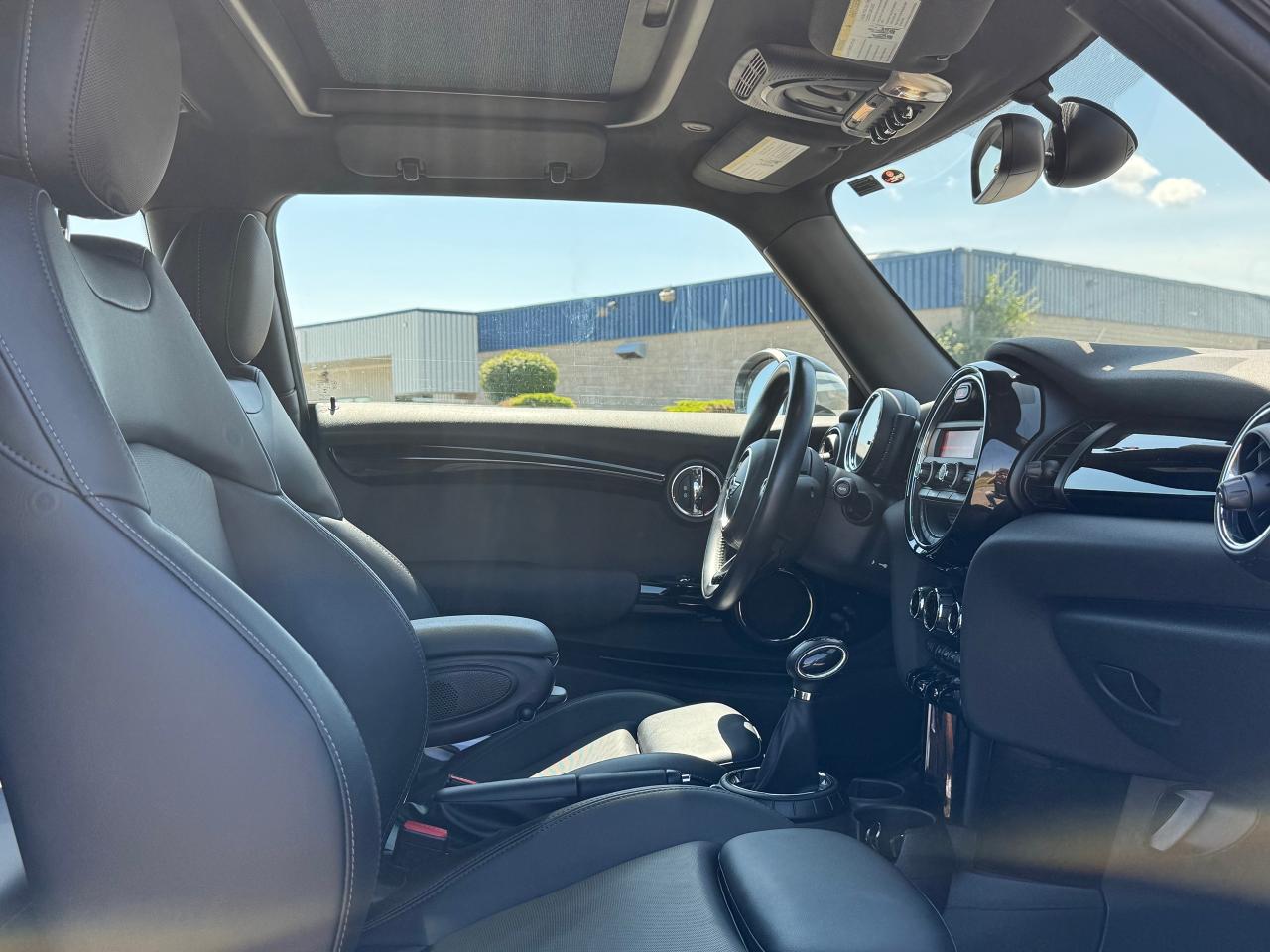 2016 MINI Cooper HATCHBACK **DEALER SERVICED** - Photo #28