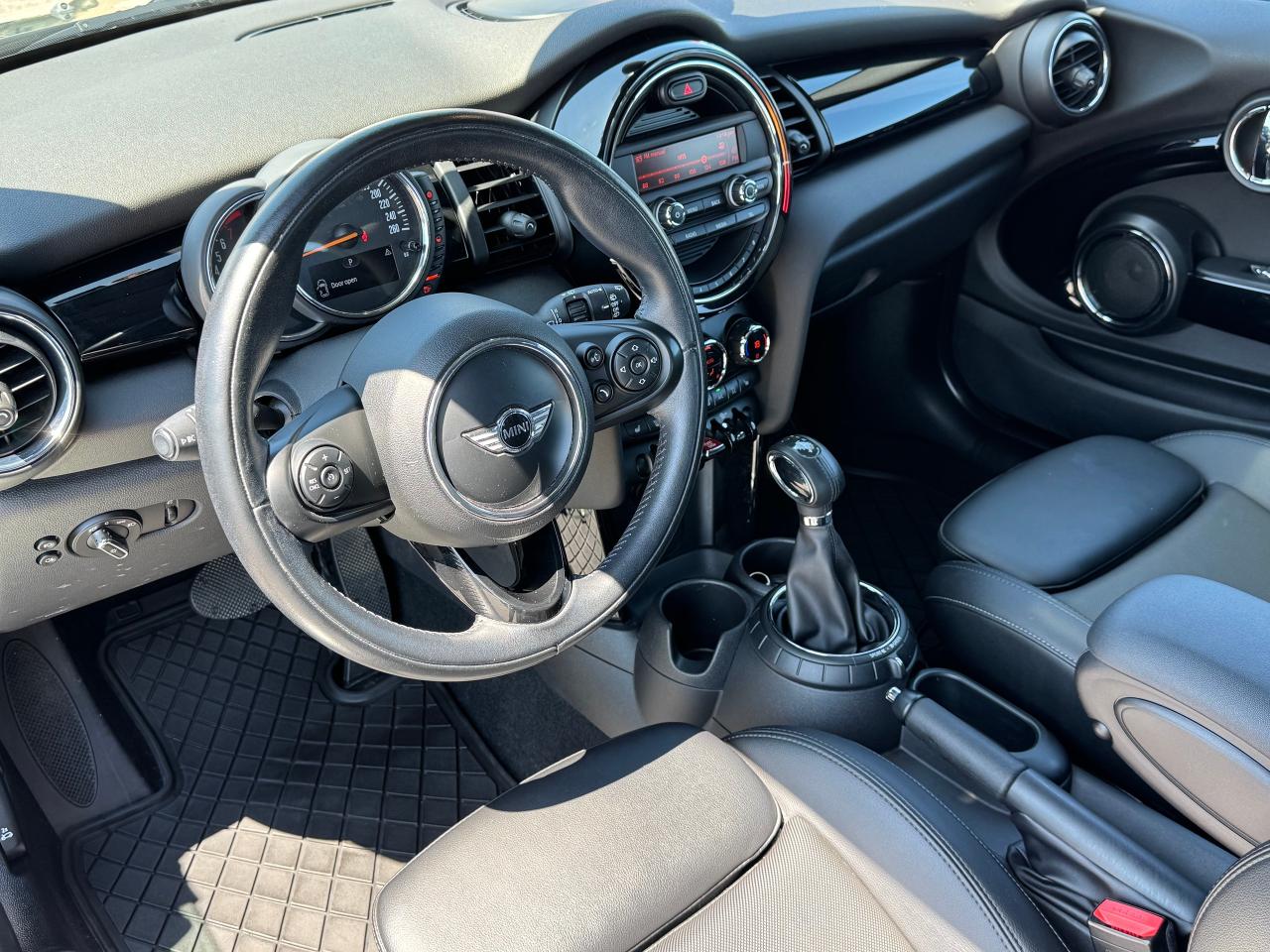 2016 MINI Cooper HATCHBACK **DEALER SERVICED** - Photo #18