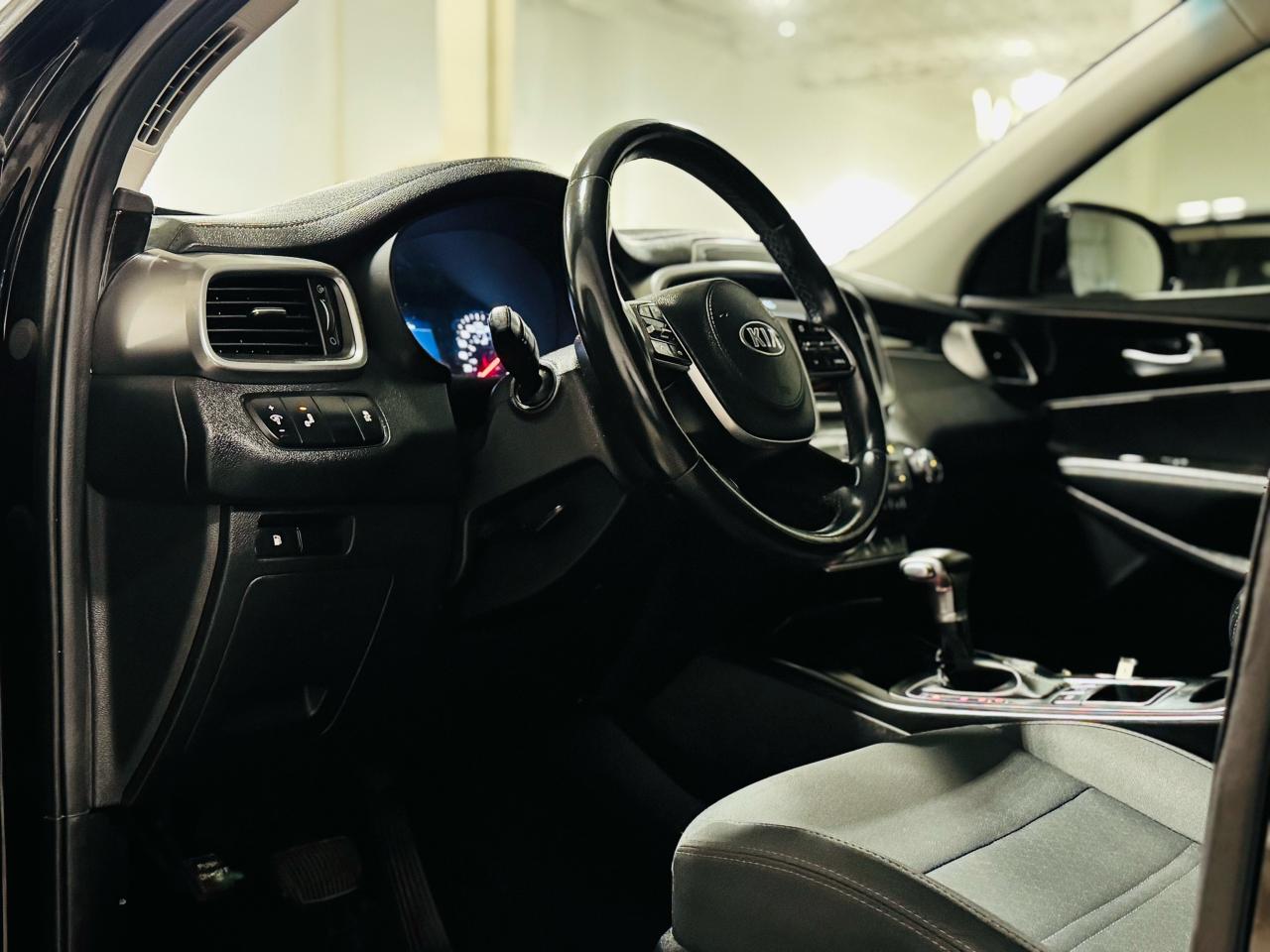 2020 Kia Sorento LX - Photo #9