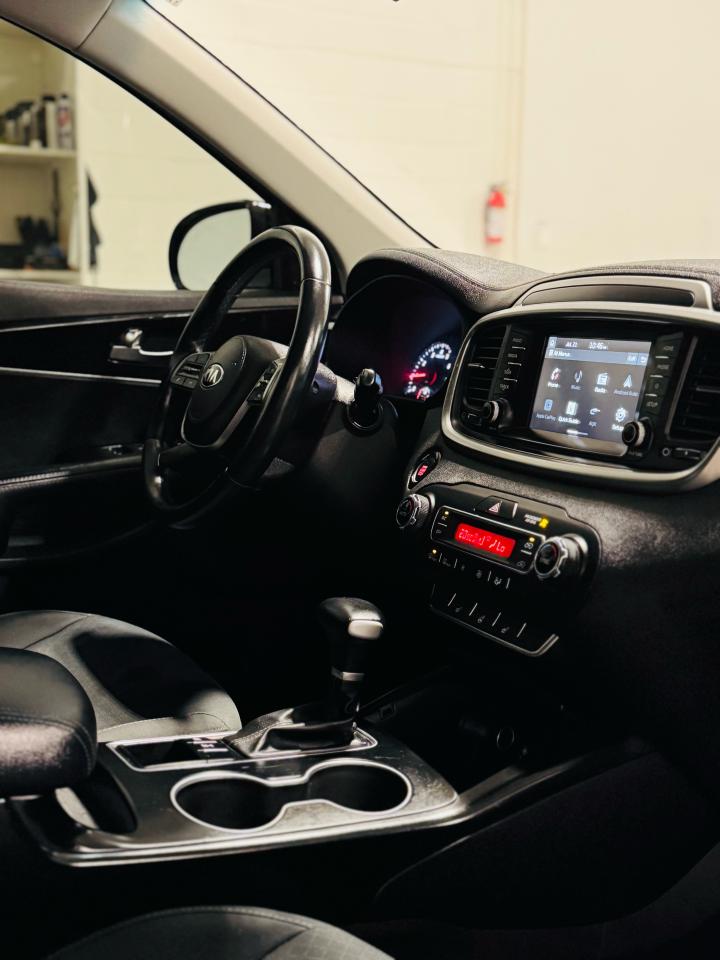 2020 Kia Sorento LX - Photo #24