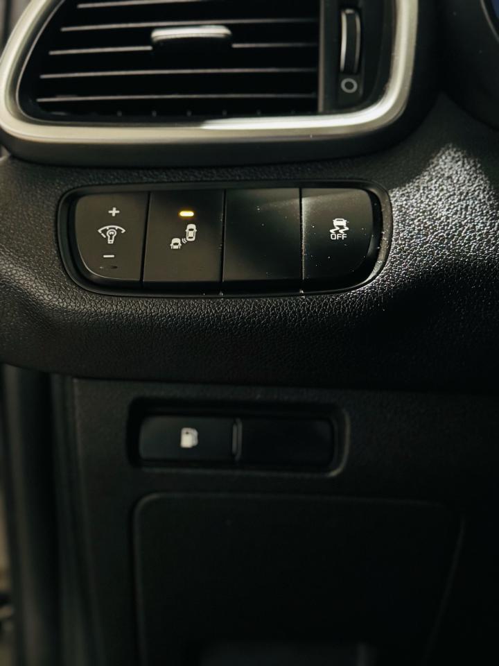 2020 Kia Sorento LX - Photo #17