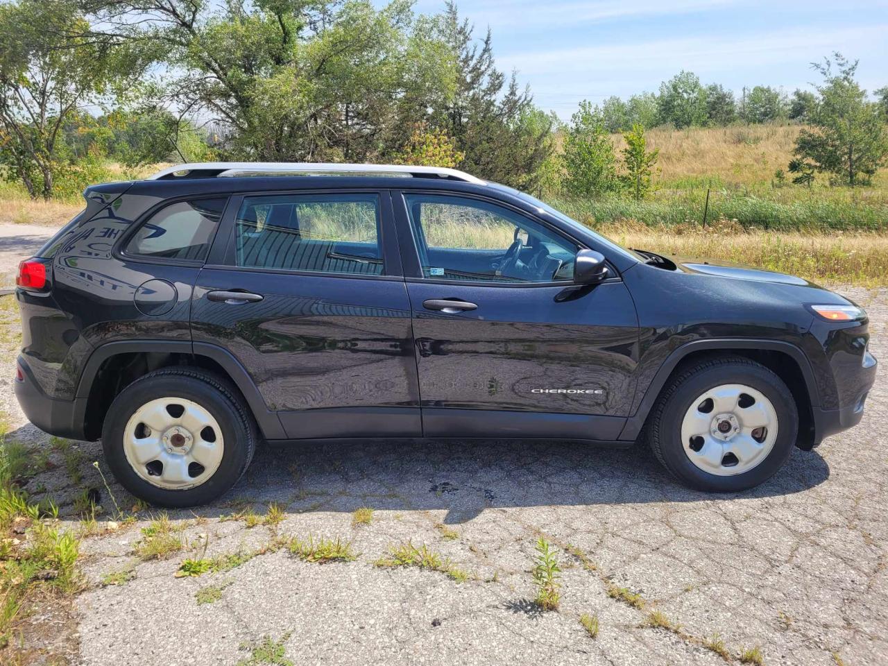 2015 Jeep Cherokee Sport Photo20