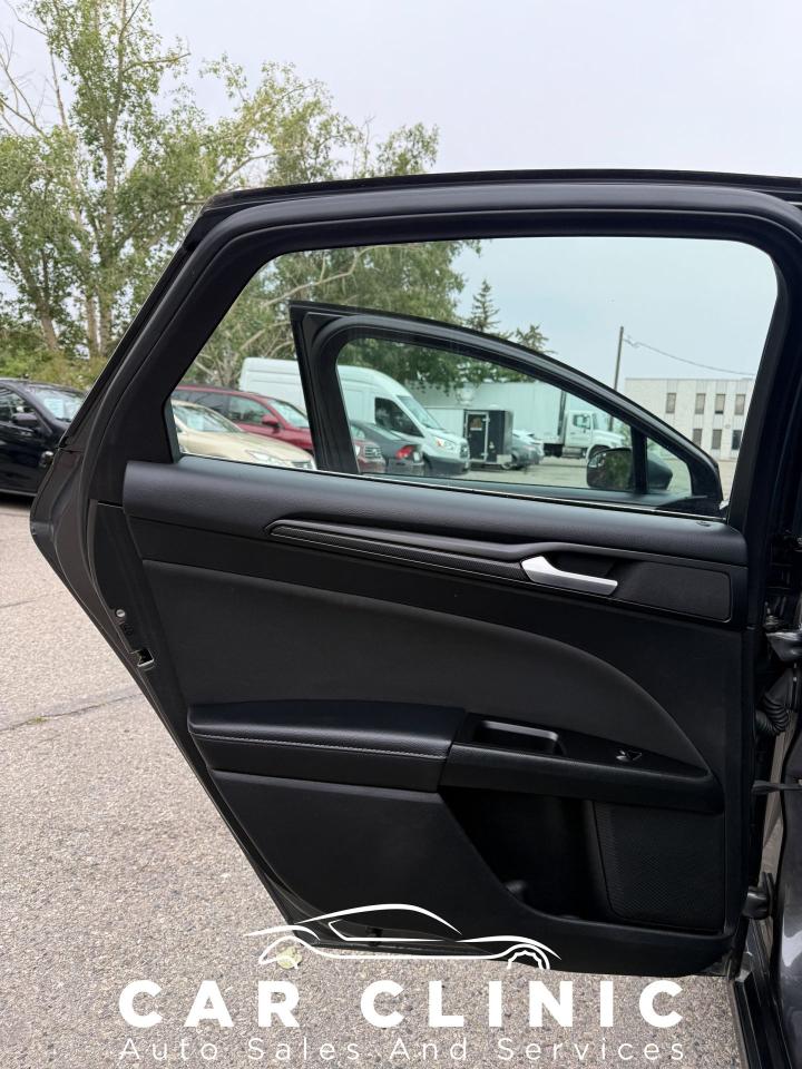 2018 Ford Fusion SE - Photo #11