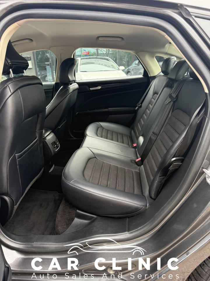 2018 Ford Fusion SE - Photo #12