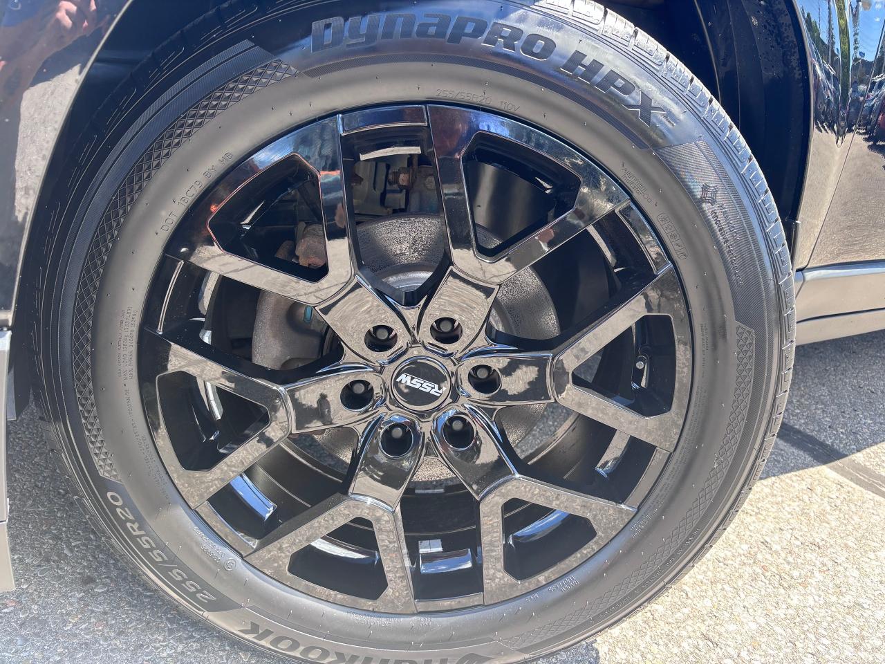 2017 Chevrolet Traverse AWD NEW RIMS & TIRES - Photo #3