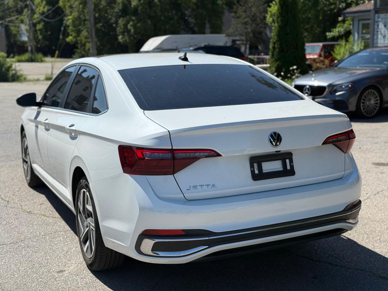 2023 Volkswagen Jetta High-Line Photo2