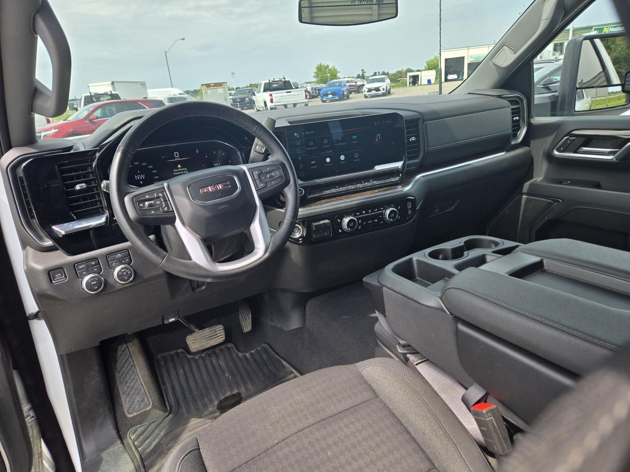 2024 GMC Sierra 2500 SLE - Photo #9