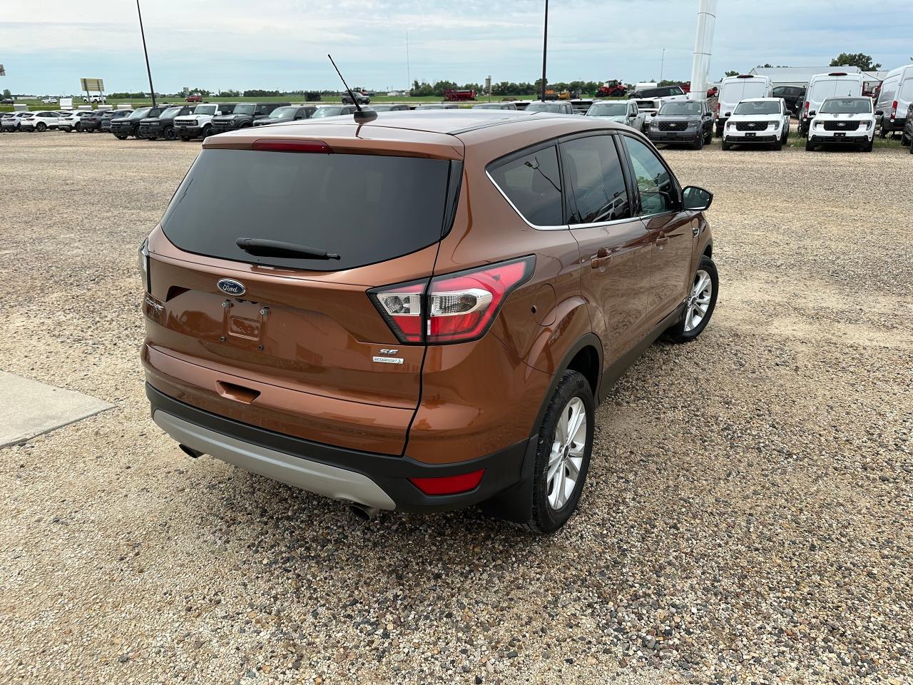2017 Ford Escape FWD 4dr SE Photo3