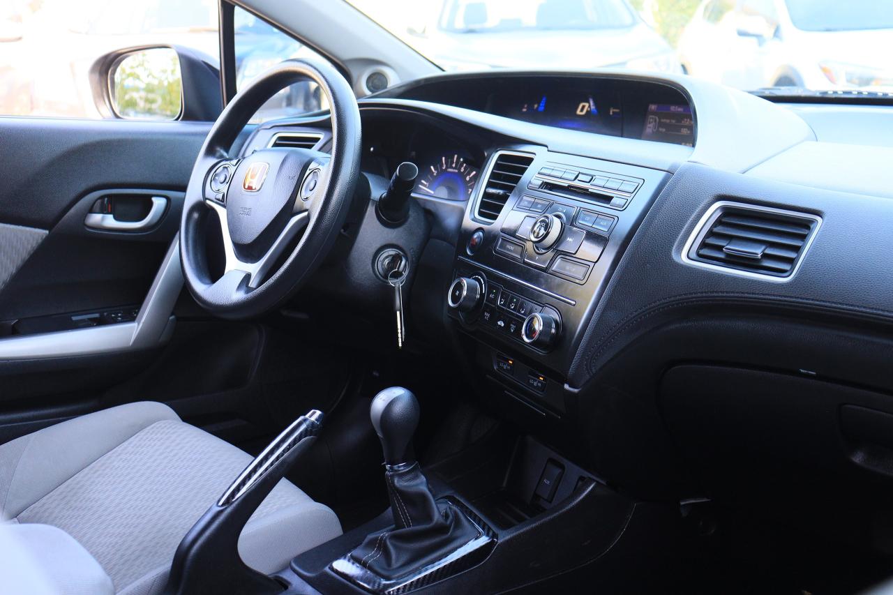 2015 Honda Civic LX | 5 Speed | Cold AC | Reverse Cam | Alloys ++ Photo27