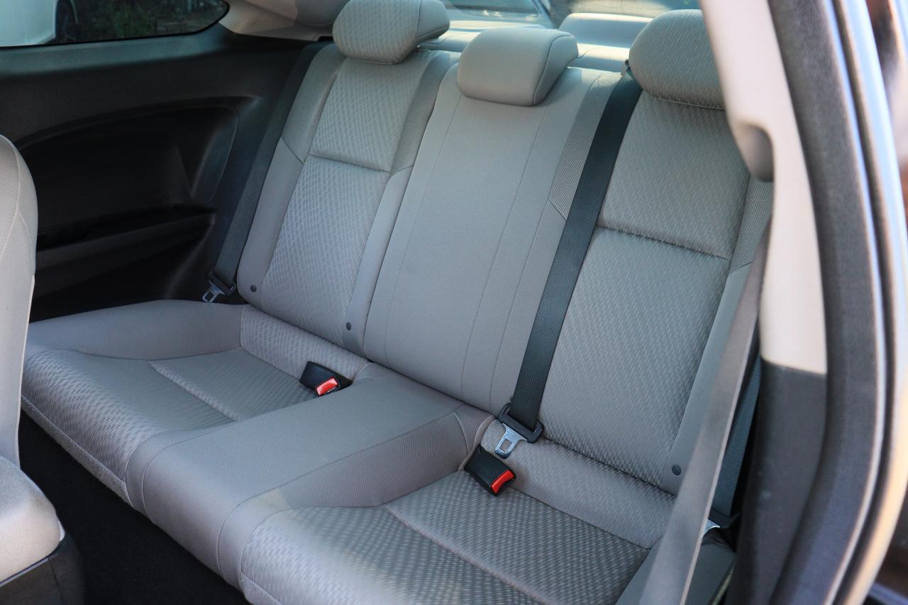 2015 Honda Civic LX | 5 Speed | Cold AC | Reverse Cam | Alloys ++ Photo23