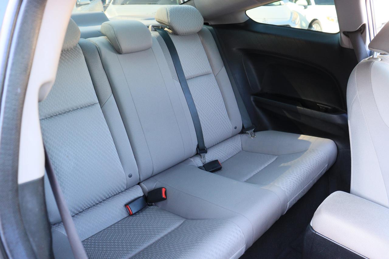 2015 Honda Civic LX | 5 Speed | Cold AC | Reverse Cam | Alloys ++ Photo25
