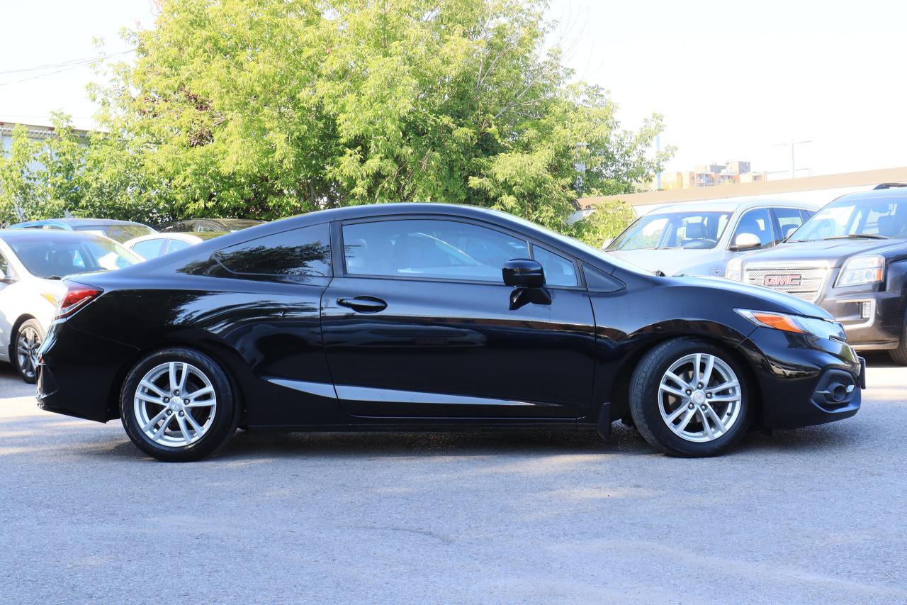 2015 Honda Civic LX | 5 Speed | Cold AC | Reverse Cam | Alloys ++ Photo10