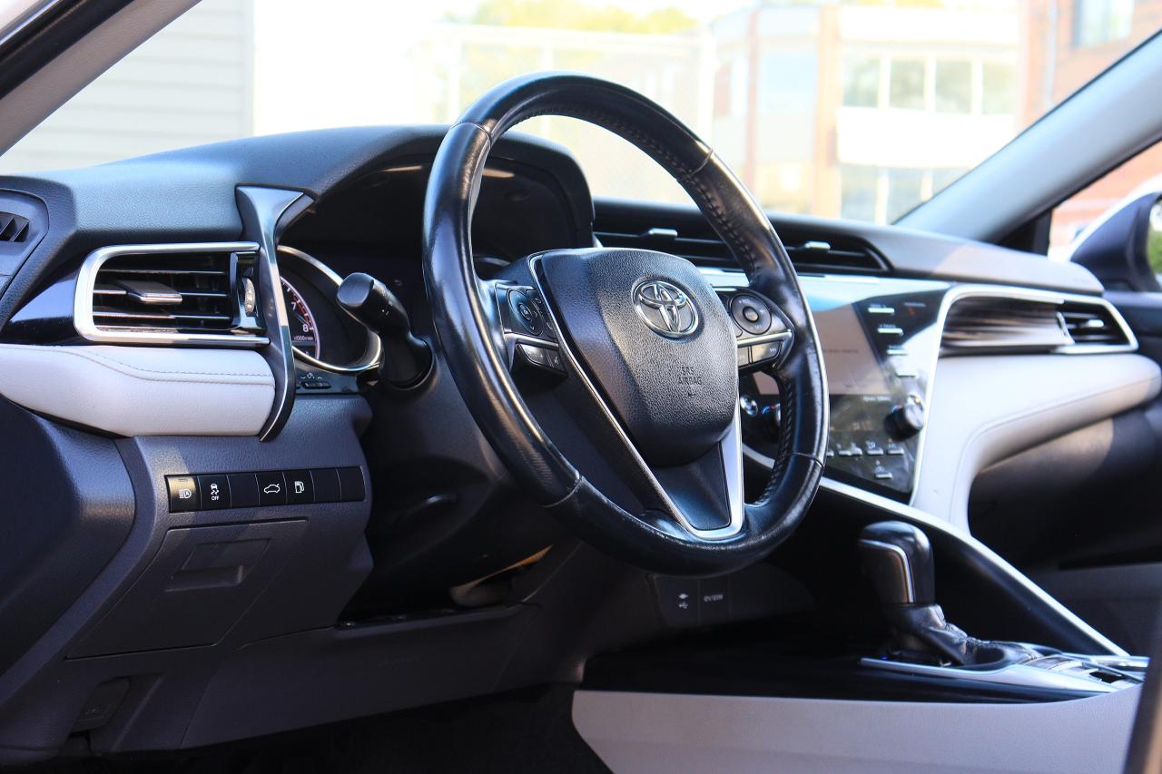 2018 Toyota Camry XLE | Leather | Pano Roof | Cam | CarPlay | BSM++ Photo66