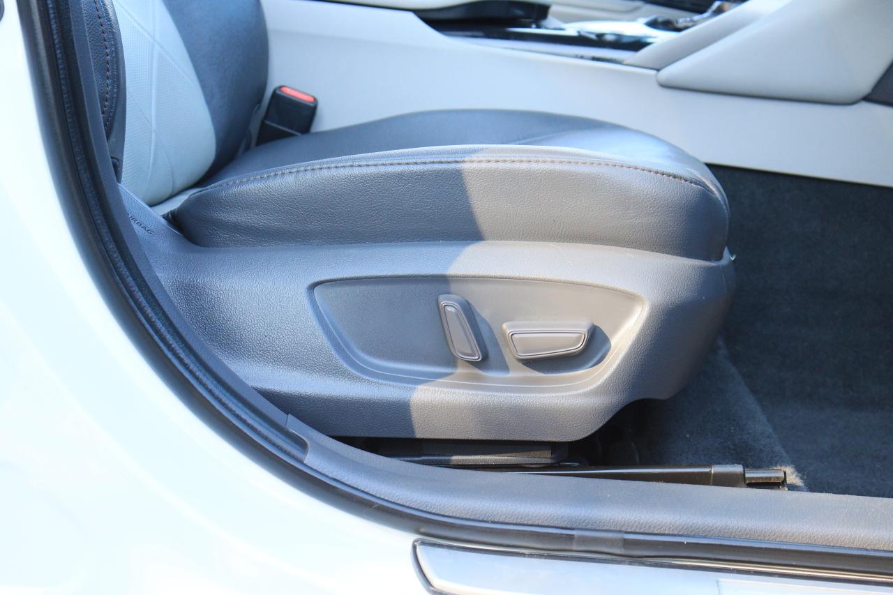 2018 Toyota Camry XLE | Leather | Pano Roof | Cam | CarPlay | BSM++ Photo73