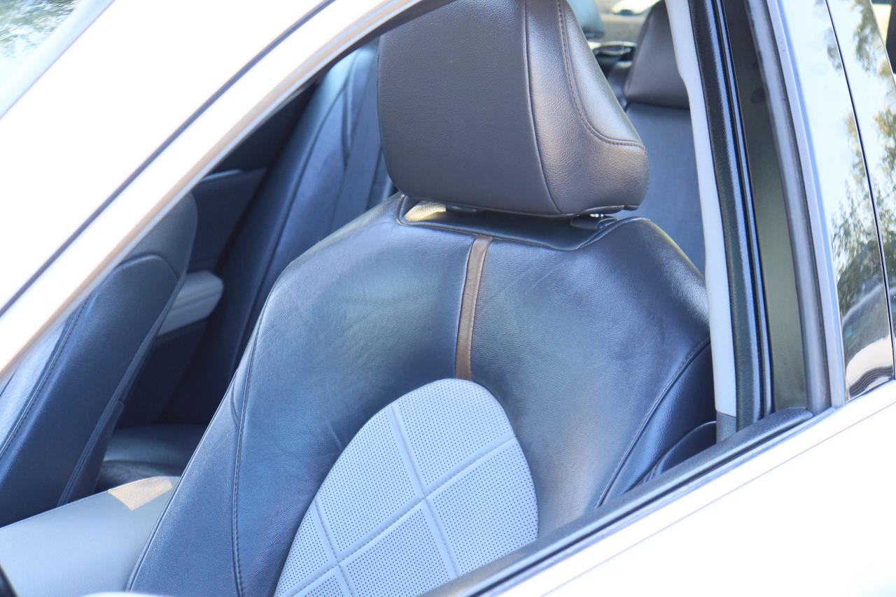 2018 Toyota Camry XLE | Leather | Pano Roof | Cam | CarPlay | BSM++ Photo17