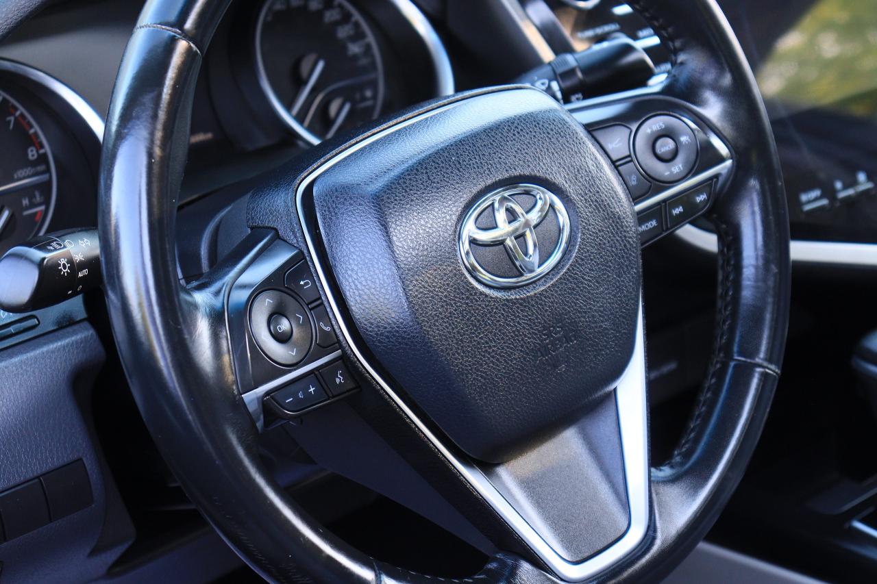 2018 Toyota Camry XLE | Leather | Pano Roof | Cam | CarPlay | BSM++ Photo16