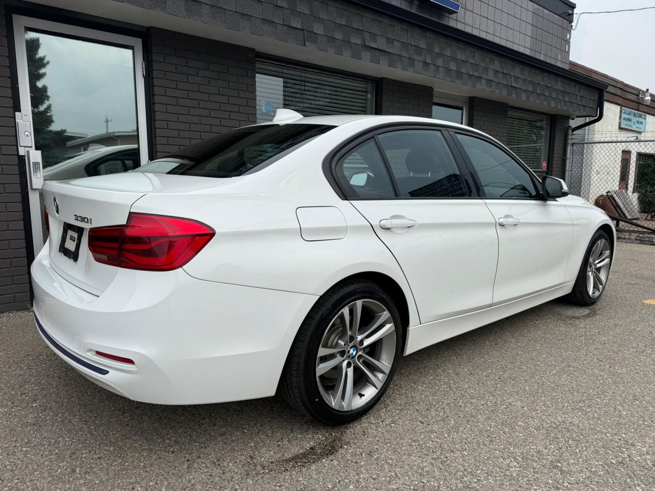 2018 BMW 3 Series 330i xDrive - Photo #3