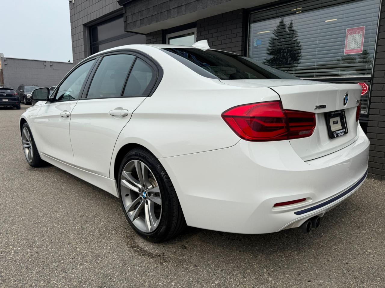 2018 BMW 3 Series 330i xDrive - Photo #9