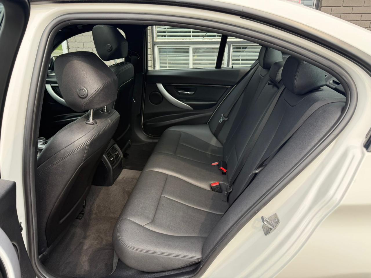 2018 BMW 3 Series 330i xDrive - Photo #12
