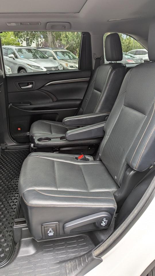 2016 Toyota Highlander LIMITED  - Photo #11