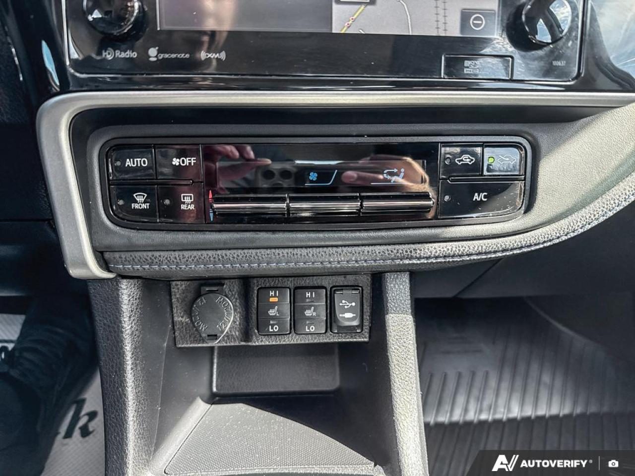 2019 Toyota Corolla XSE / NO ACCIDENTS / NAV / ROOF / LEATHER / AUTO - Photo #16