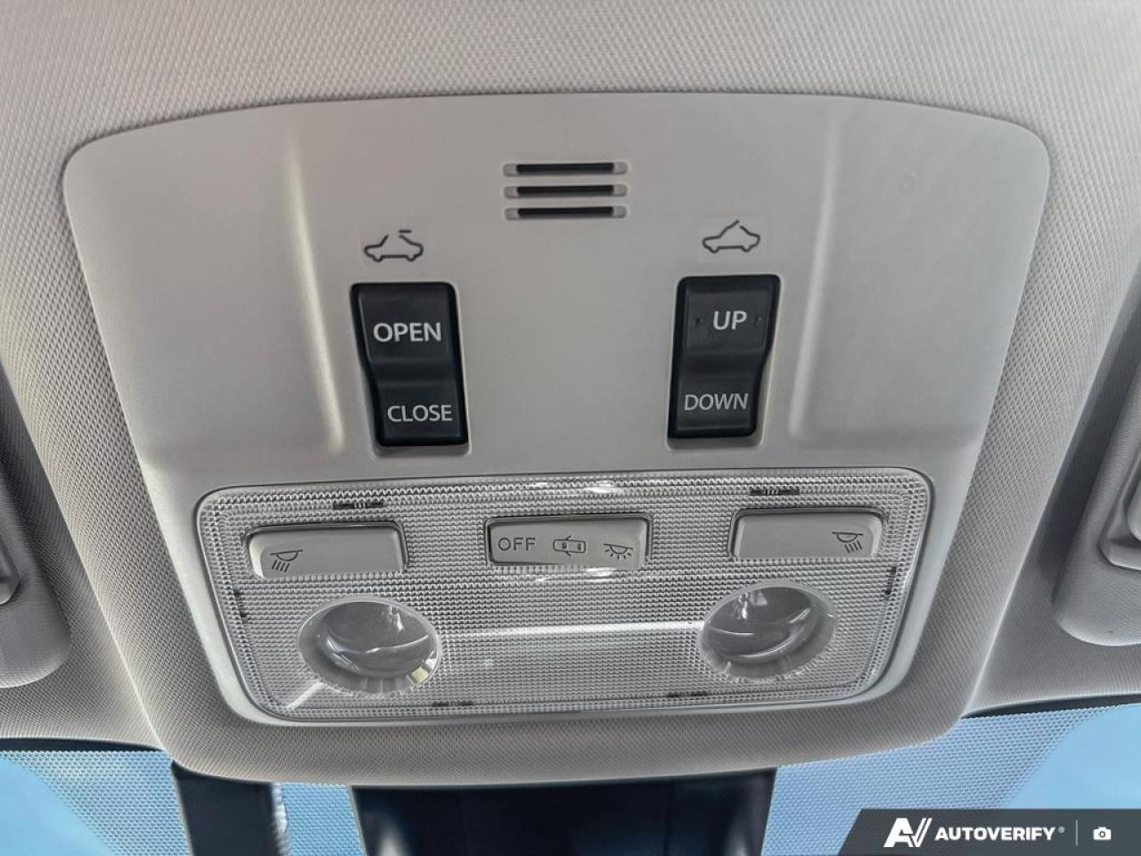 2019 Toyota Corolla XSE / NO ACCIDENTS / NAV / ROOF / LEATHER / AUTO - Photo #18