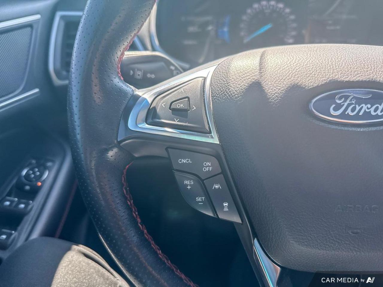2020 Ford Edge ST LINE/ NO ACCIDENTS / NAV / ROOF / LEATHER / AWD - Photo #20