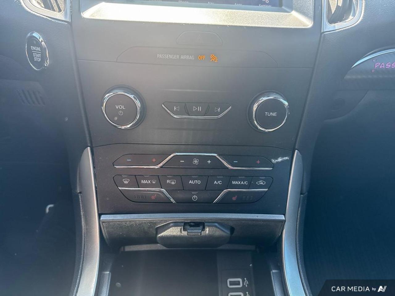 2020 Ford Edge ST LINE/ NO ACCIDENTS / NAV / ROOF / LEATHER / AWD - Photo #16