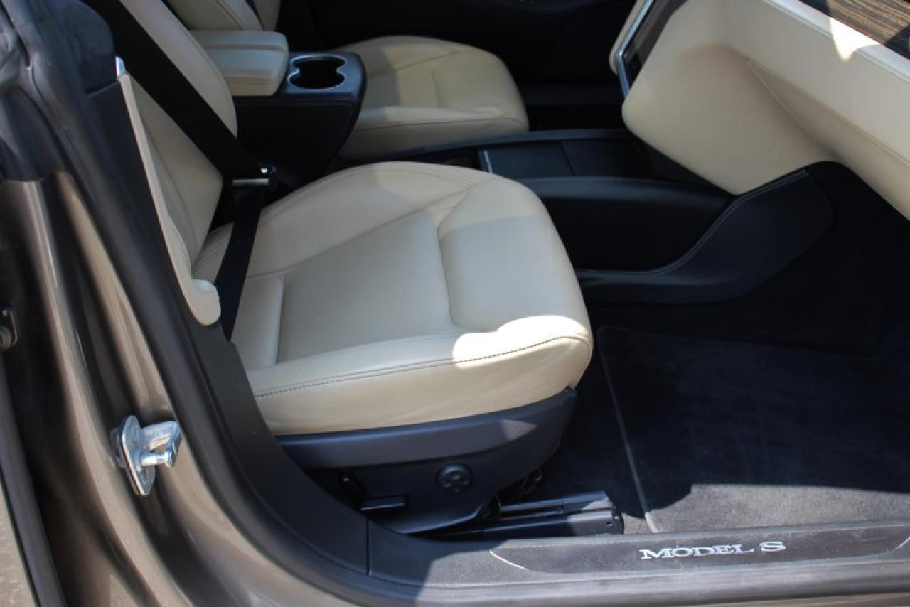 2015 Tesla Model S S 90D*AWD*Electric*Heated Leather*Moon Roof*BT - Photo #16