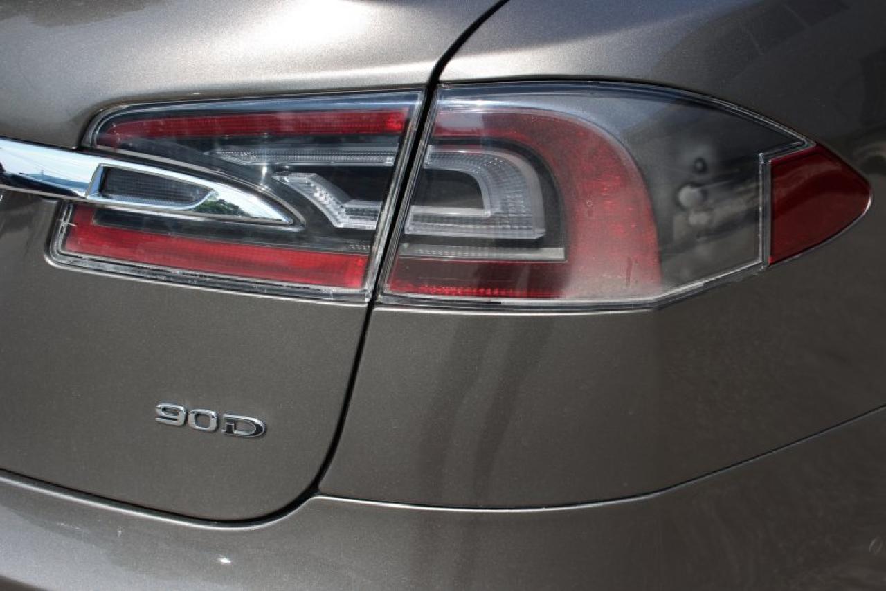 2015 Tesla Model S S 90D*AWD*Electric*Heated Leather*Moon Roof*BT - Photo #4