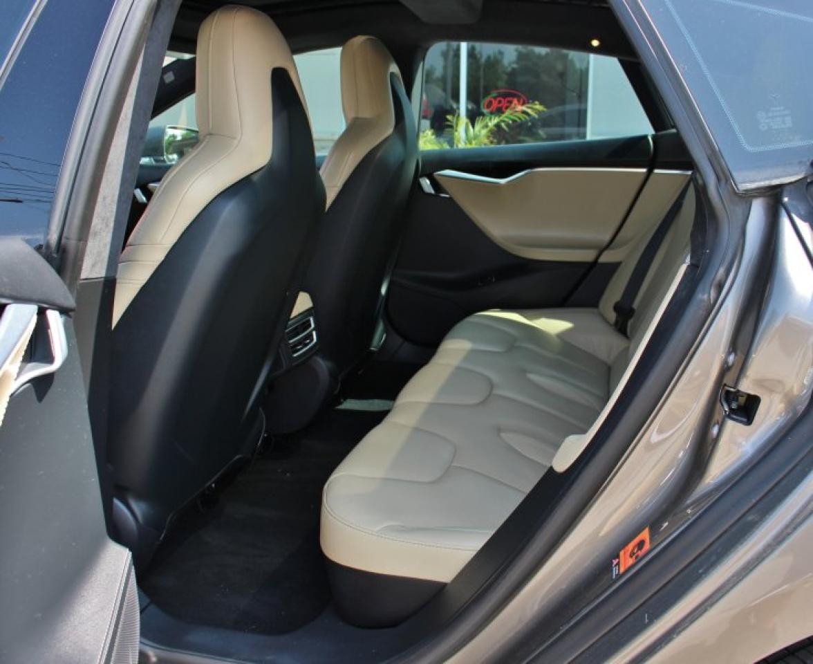 2015 Tesla Model S S 90D*AWD*Electric*Heated Leather*Moon Roof*BT - Photo #17