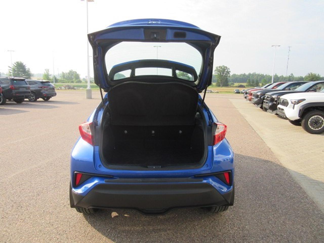 2018 Toyota C-HR XLE Photo4
