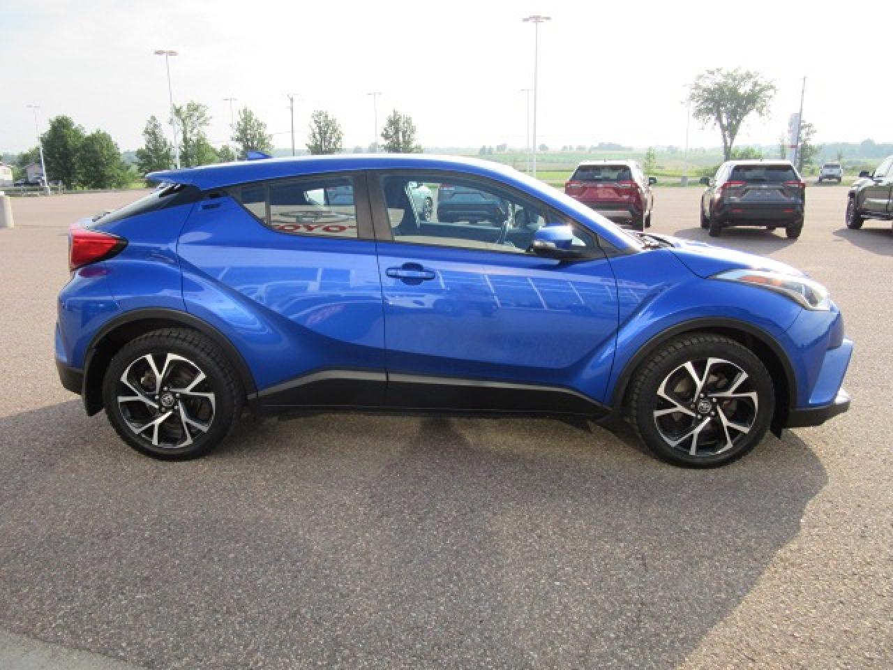 2018 Toyota C-HR XLE Photo