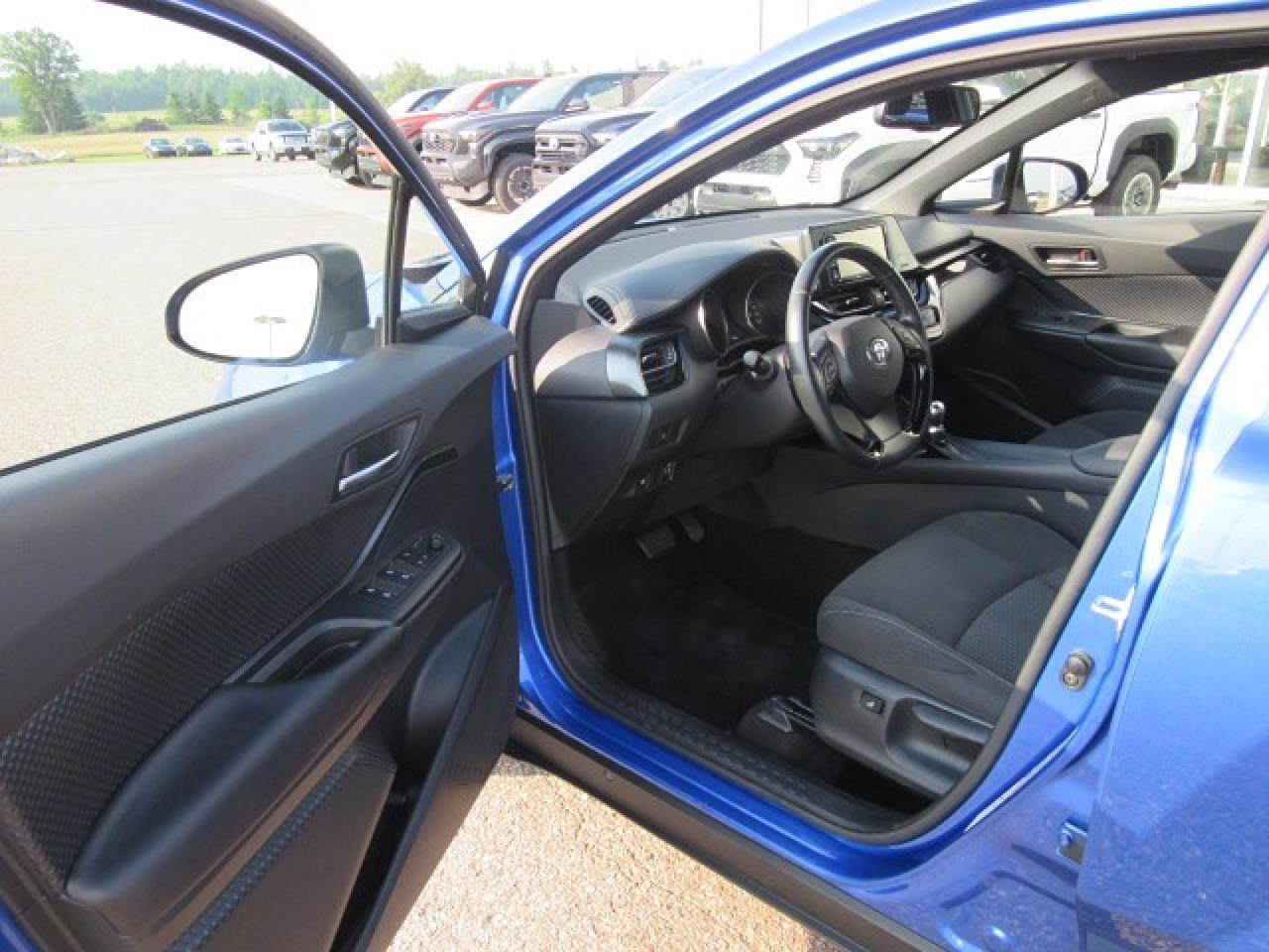 2018 Toyota C-HR XLE Photo